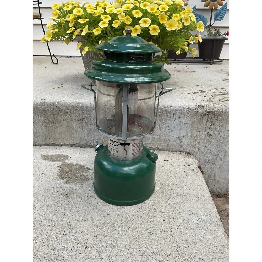 Coleman Lantern 220K Vintage 1981  With Red Case